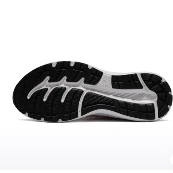 ASICS Gel-Contend 8 in white, Women’s Size 8, Worn Once Perfect Condition! - Picture 10 of 10